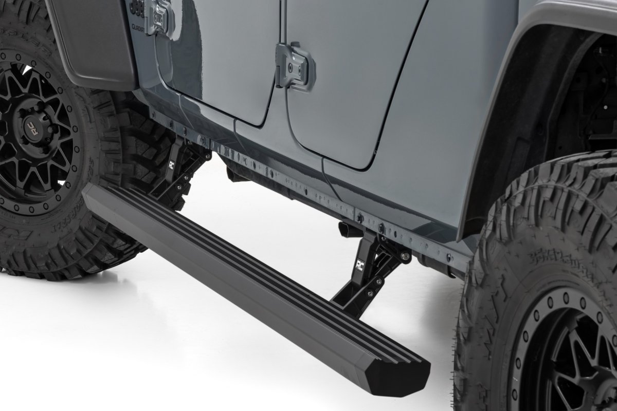 Jeep Gladiator JT Power Running Boards - Rough Country - 6-Inch All-Season Aluminum Boards - '20-'26